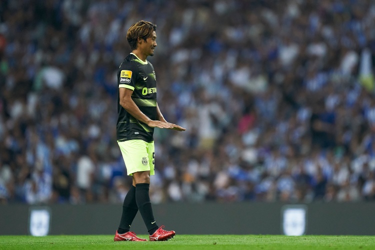 记录报：为避免在长途旅行中消耗体力，森保一没有征召守田英正