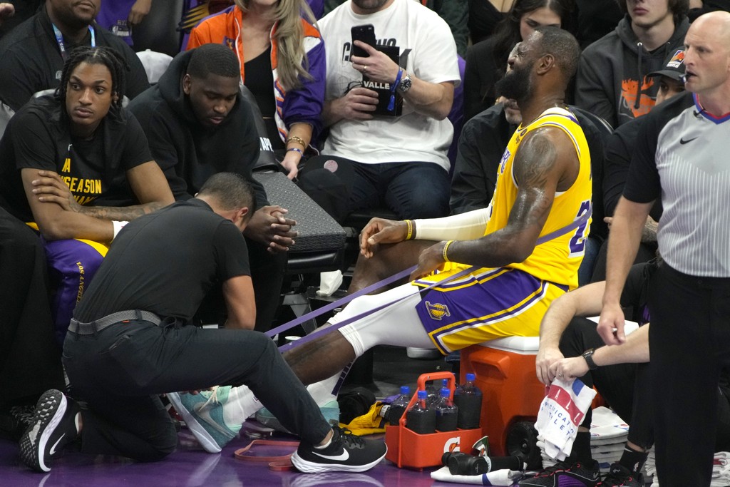 查尔莫斯：并非否定詹姆斯的天赋 但他的持久都要归功于保养